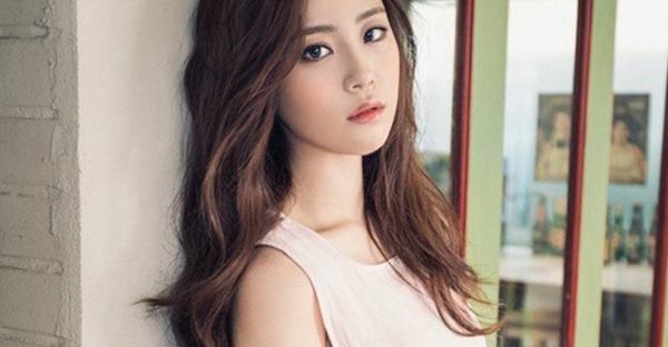 KpopHerald on Twitter: “Heo Young-ji looks stunning in pink dress http