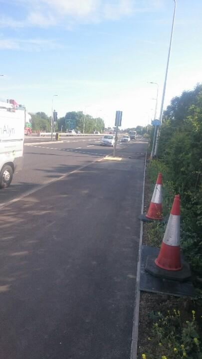 d_weston's tweet photo. @wrexham #A483 #A55 #posthouseroundabout looking good at 8 :20 again http://t.co/Pf8smA64RJ