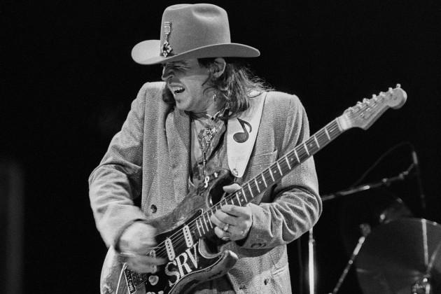 BLUES SONORA Malam ini 21 -24.93.3 FM Sonora Bandung.  Jam pertama : STEVIE RAY VAUGHAN rarerity tracks !