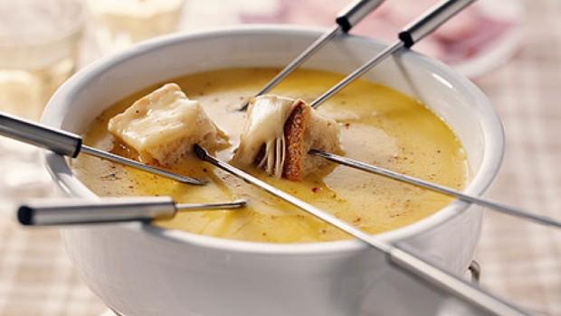 Beritasatu's tweet photo. "The Melting Pot" Restoran Fondue Pertama di Indonesia http://t.co/0O9se5B26V http://t.co/27ENq950fS