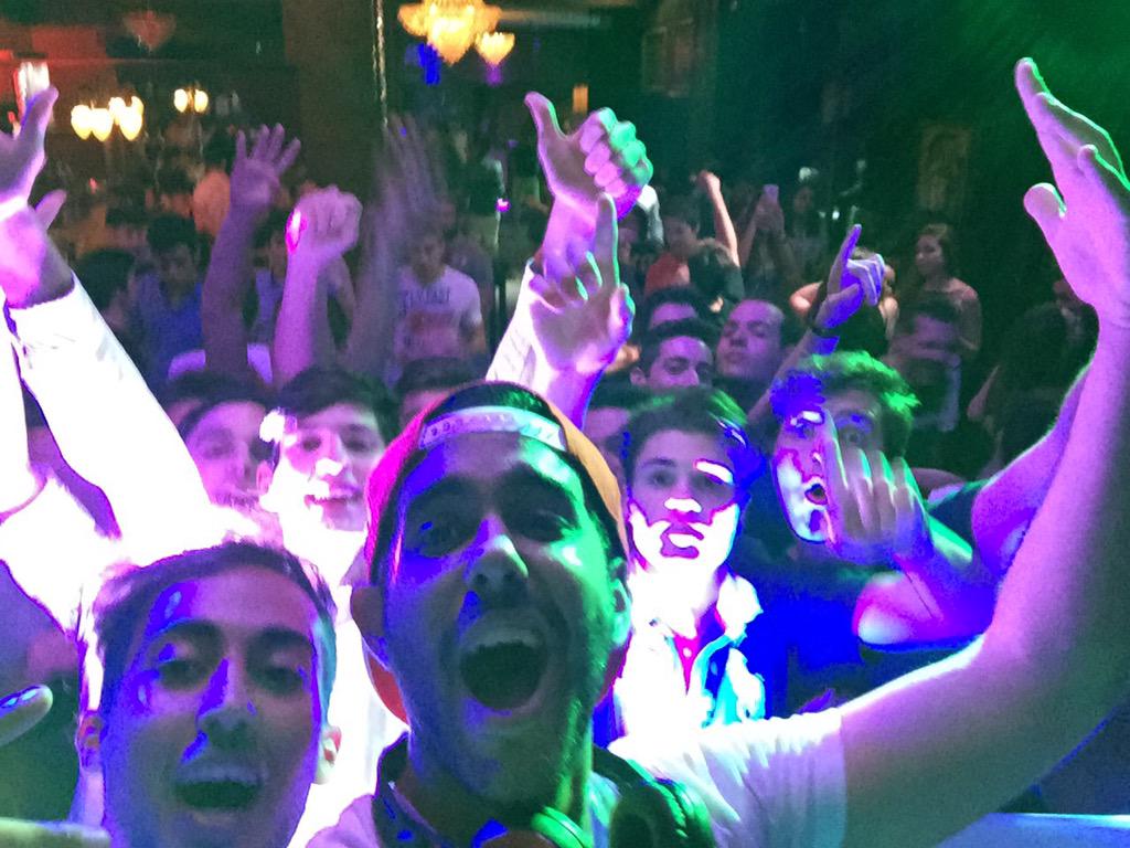 vanderbruk_'s tweet photo. Gigantes ayer @Rianlii y @Beatbreukers en #Rianliihouse 🙆🏻🙆🏻🙆🏻 http://t.co/YydaY4ozEo