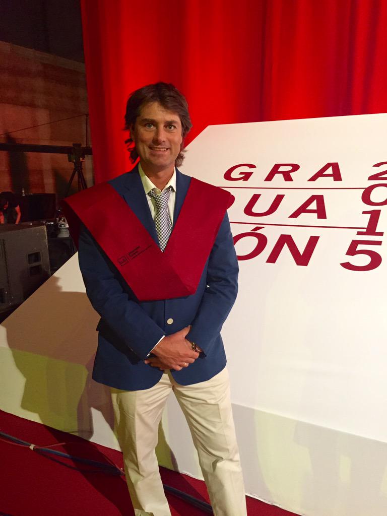 8JULENGUERRERO's tweet photo. Muy feliz por mi Graduación ayer en Periodismo por la @UEuropea Seguimos cumpliendo retos, vendrán más... http://t.co/udCjMSLxat