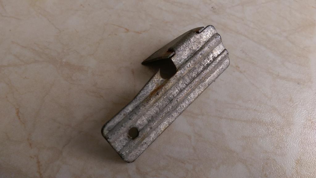 helmerlowcarbon's tweet image. Tin openers recently bought from supermarkets r hopeless, so using reliable 25yr old bit of metal #gooddesignmatters