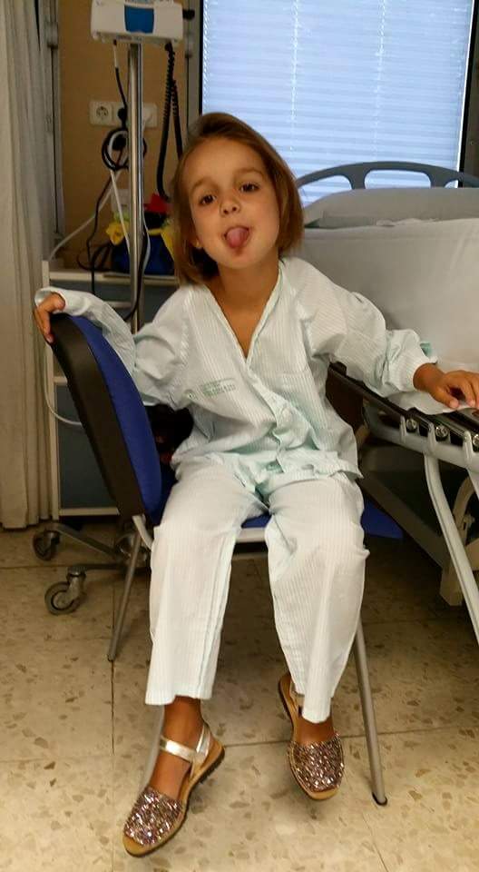 Nuestra campeona preparada para nuevo tto intravenoso, siempre con la mejor actitud. #BichitosFuera #TodosConPaola