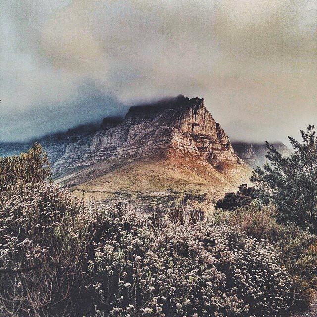 Your winter Sunday #TableMountain pretty pic by <a href="/SkyeGrove/">Skye Grove</a> ;) More at bit.ly/1LHk0kc