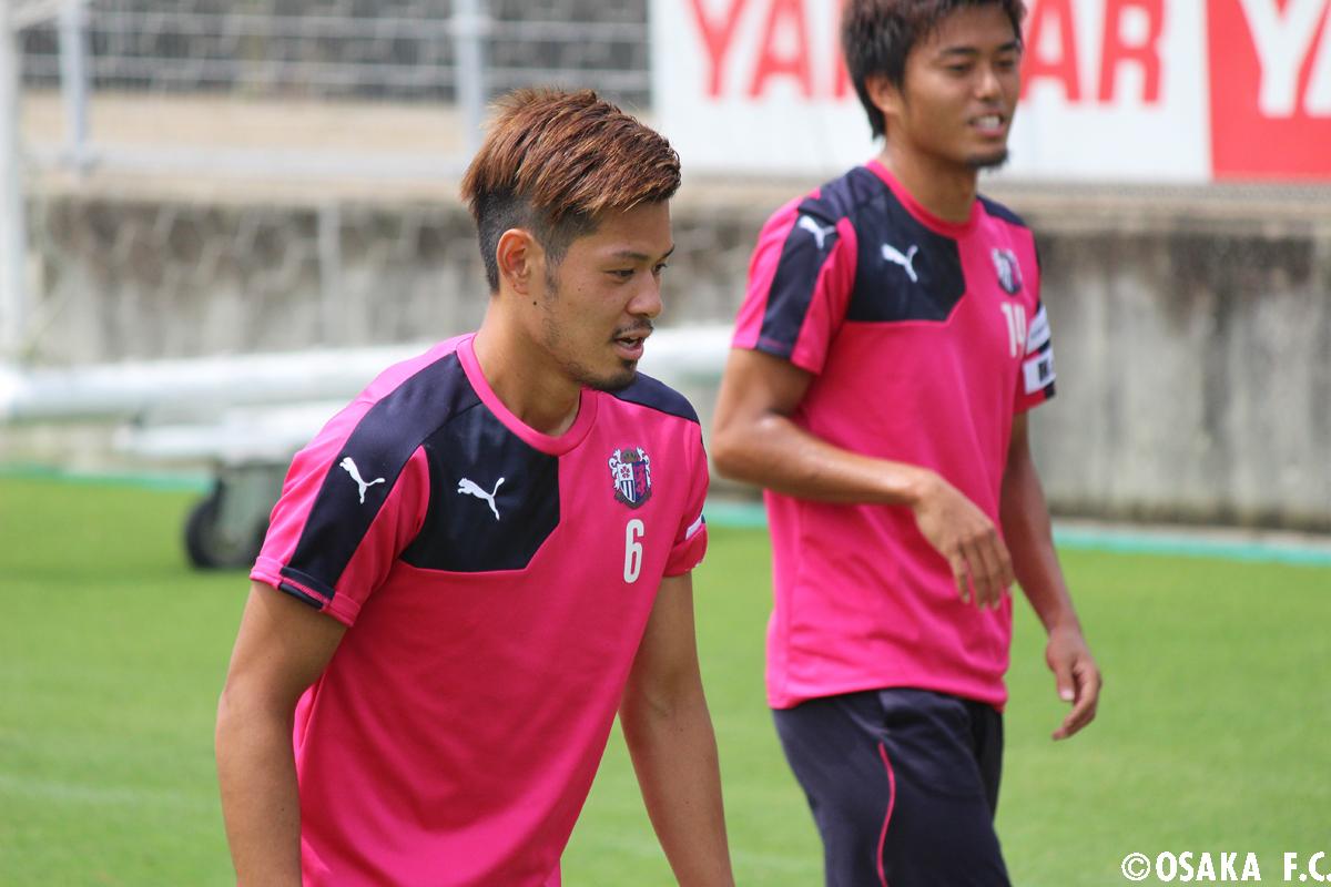 セレッソ大阪オフィシャル Sur Twitter 山口選手は試合を前に髪の毛をきったみたいですね おしゃれ夏ヘアーになっていましたよ Cerezo 山口蛍 Http T Co Wzprlcmdyx セレッソ大阪オフィシャル Sur Twitter 山口選手は試合を前に髪の毛をきったみたいですね おしゃれ夏ヘアーになっていましたよ Cerezo 山口蛍 Http T Co Wzprlcmdyx