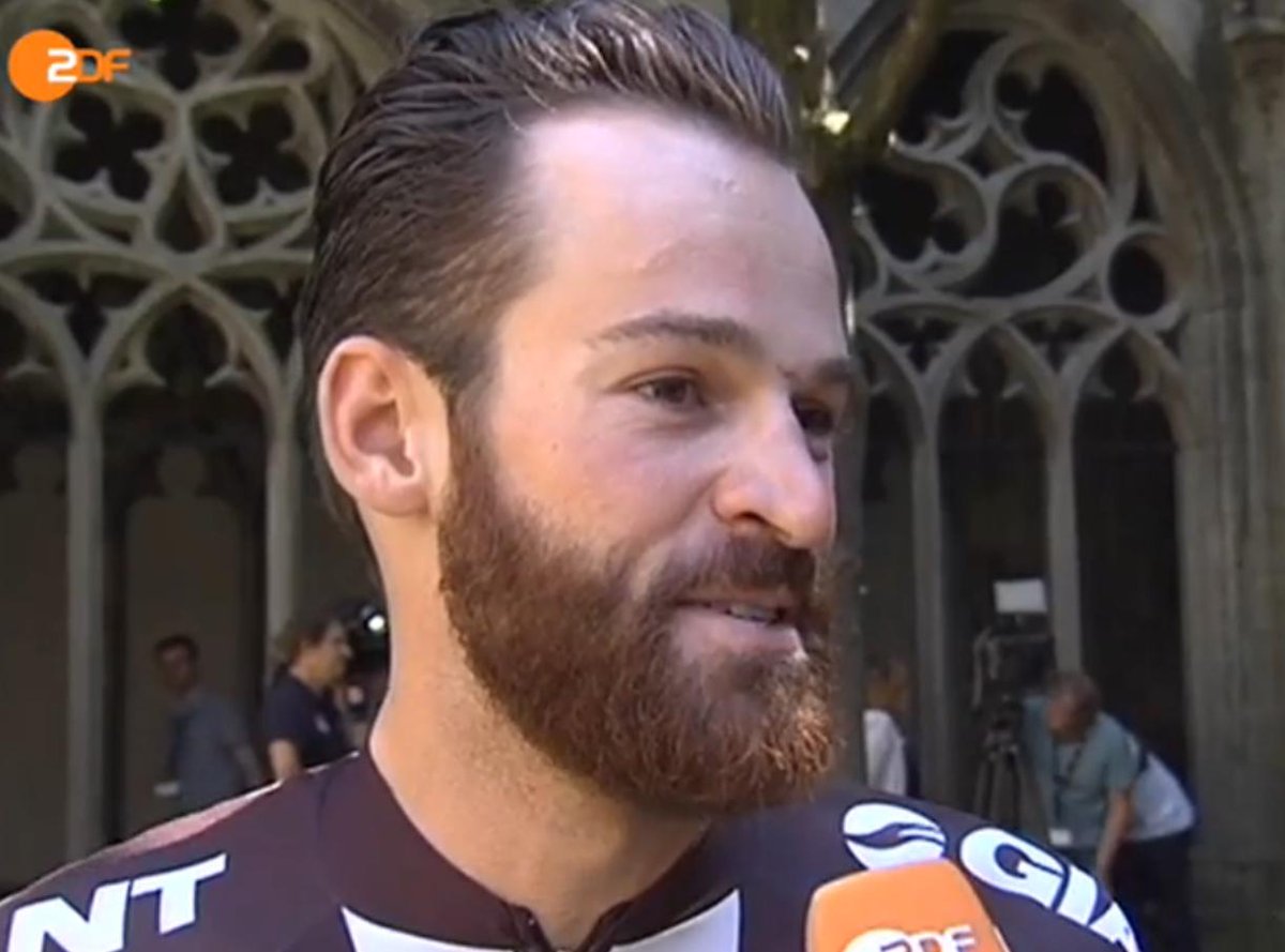 sportstudio's tweet photo. Im deutschen @letour Team @GiantAlpecin ist @simongeschke ein wichtiger Helfer #ZDFInterview
http://t.co/kj6r0aZQ3u http://t.co/vhzJIELWg0