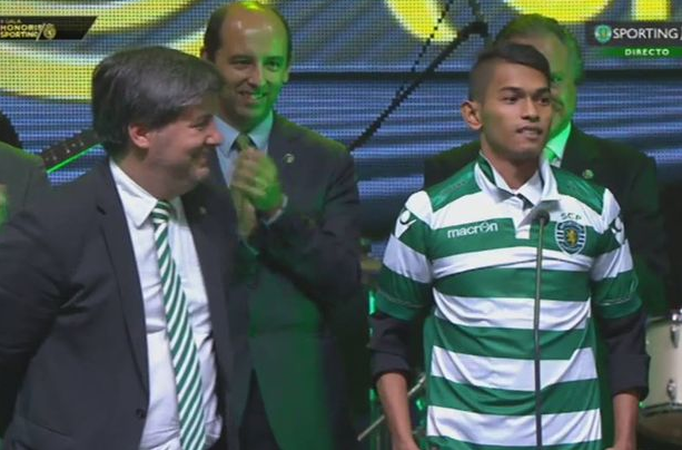 FootballFood's tweet photo. Sporting Lisbon announce Martunis signing with the most emotional video you'll see today > http://t.co/JBU5rC4eTu http://t.co/7VPvqaB7AC