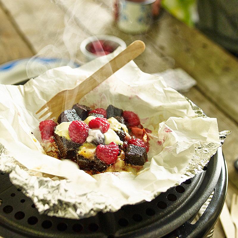 LakelandUK's tweet photo. #weekendbarbecue! Make Chocolate Brownie, Raspberry and Marshmallow Parcels! http://t.co/hLyqOIf7gw http://t.co/xysWxypPX0
