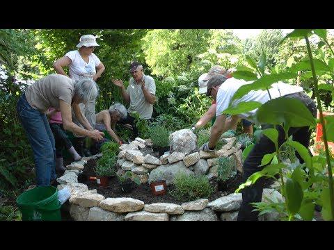 PermacultureHQ's tweet image. #permaculture How to make a proper permaculture herb spiral - permaculturehq.net/how-to-make-a-…