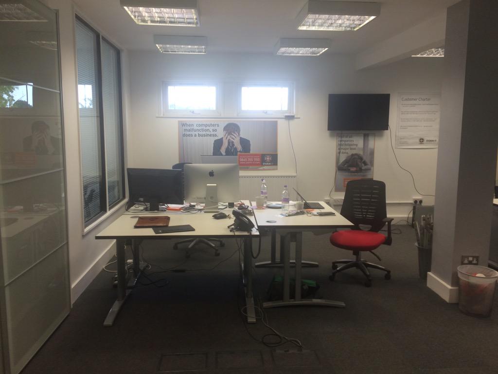 AmphiBen's tweet photo. #amphinet new working space. Can't get over how great it is! http://t.co/blUi7HDWVO