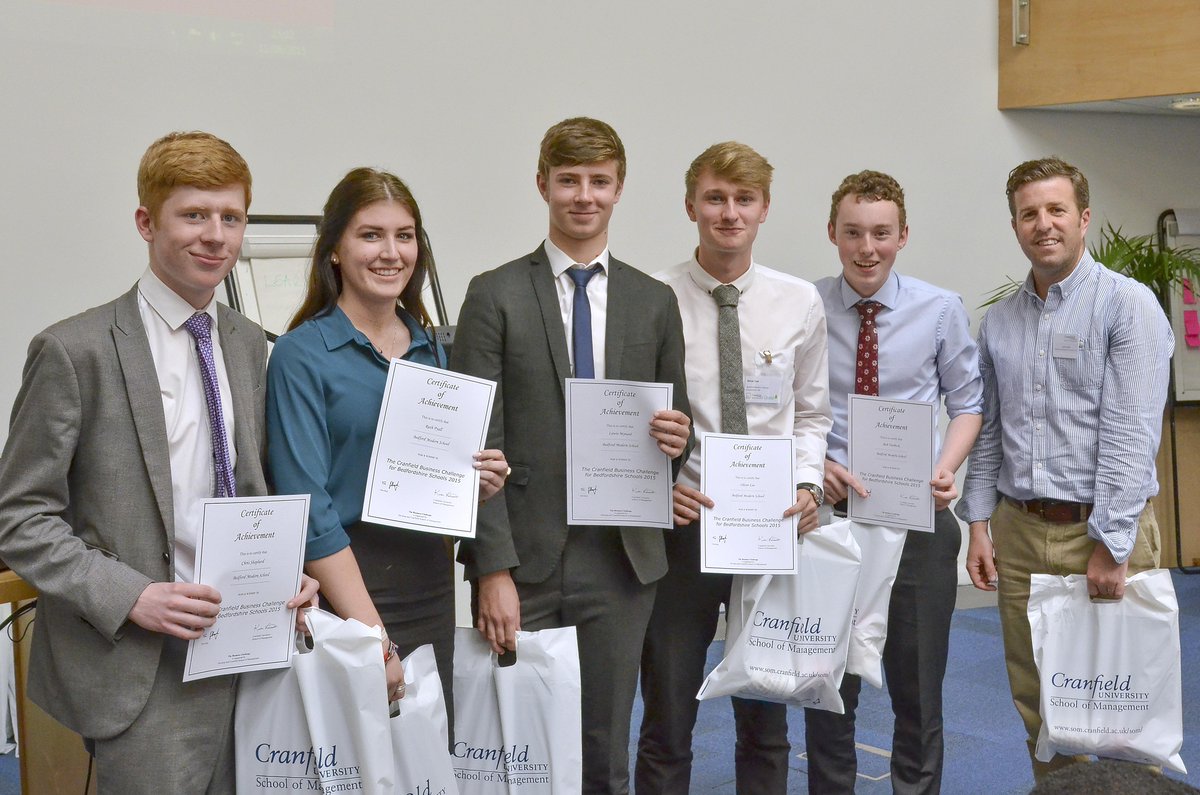 BedfordModern's tweet image. James Laird from @SDS_Shelton with Yr 12 students at the 19th @BusSimChallenge @cranfieldmngmt bit.ly/1NBcMMg