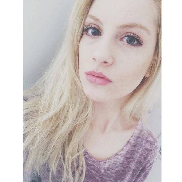 hersey_yagmur's tweet image. I woudn't mind having some troubles in taking selfie's because I'm not good at it. Kbyee #selfie ;) xx