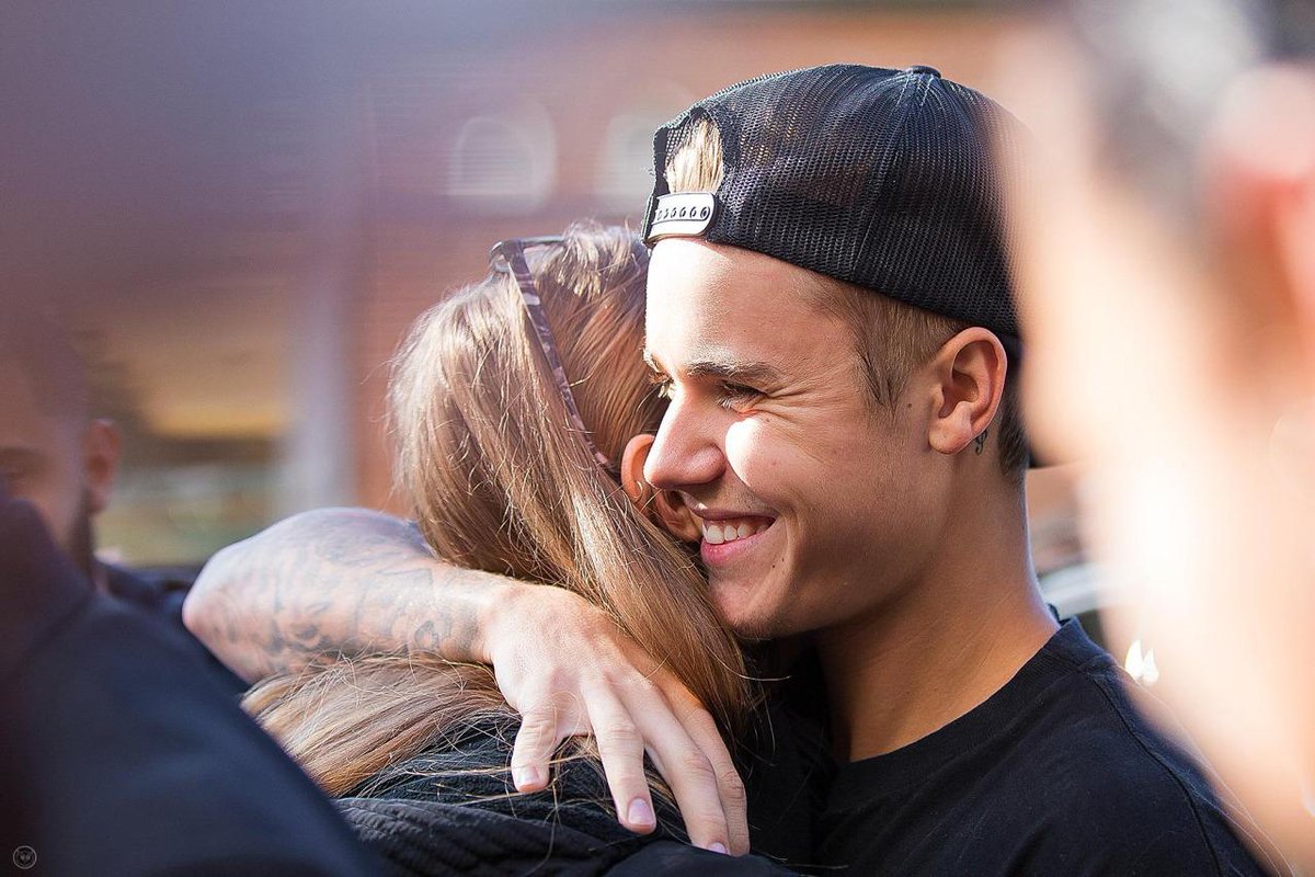 secutebelieber's tweet photo. THIS IS SO CUTE SO SO CUTE http://t.co/t2lWOUJTcc
