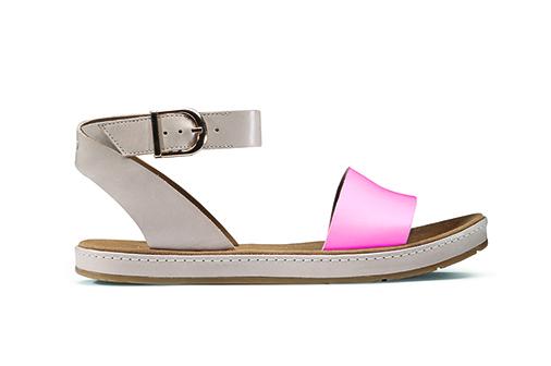 clarksshoes's tweet photo. The only footwear suitable for the #hottestdayoftheyear http://t.co/qPAkbObtK8 http://t.co/JnjEbAXwNr