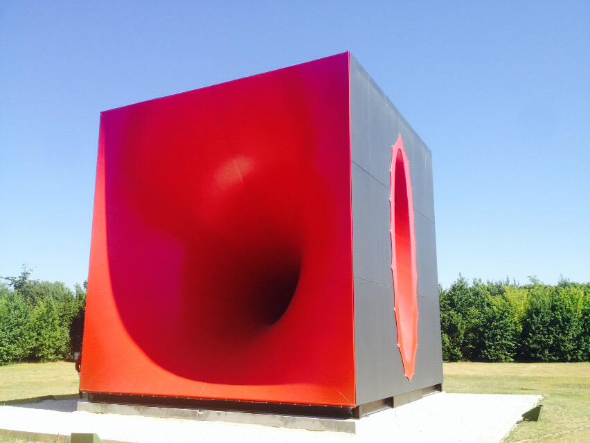 MnGrison's tweet photo. 2 cubes, 2 styles: Anish #Kapoor @CVersailles, Mona #Hatoum @centrepompidou #BattleCube #artcontemporain http://t.co/6yk1SSHUO6