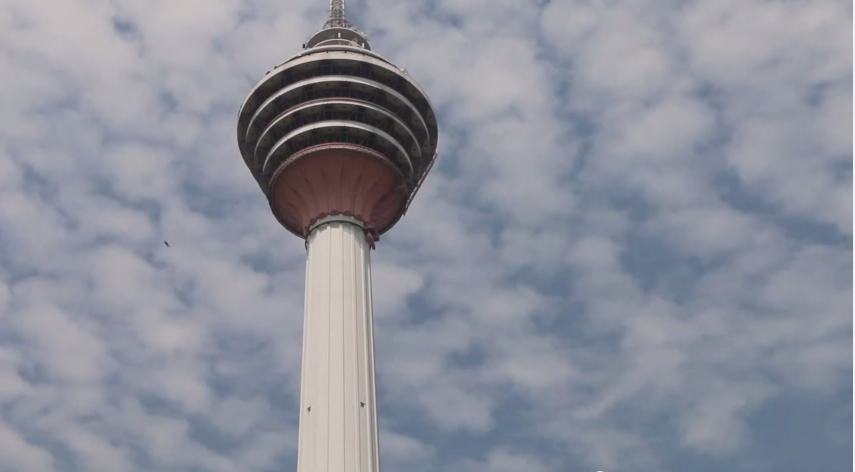 TimBot4's tweet photo. @blincmagazine emotional story about the world of #basejumping &amp; the journey to Kuala Lumpur https://t.co/dSHgoKcBmH http://t.co/CCHvD6Xp9e