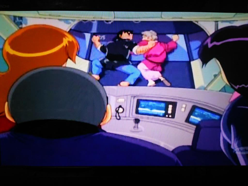 森い Twitterissa こち亀だと 前を走る新幹線に仕掛けられた 止まると爆発するタイプの爆弾を処理するために 自らが乗っている新幹線を走行しながら連結させて 銃弾で窓を割らせて飛び移るという話があるけど Http T Co P7xnhpz0gb