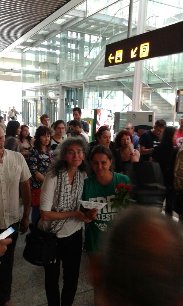 pilaraymara's tweet photo. With my hero @anamirandapaz ♡♡♡ #FreedomFlotilla #Isail4Freedom #PalestinaLibre #ReleaseThe18 #FreePalestine http://t.co/ElN8M2IZXb