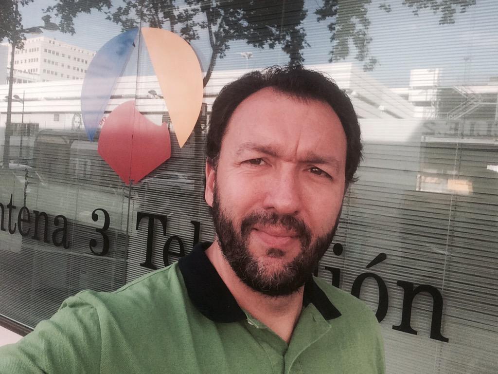 gersonbeltran's tweet photo. Que hago yo aquí! En breve lo sabremos...😜 gracias @karlosvillan un placer #geofans #geoloco http://t.co/nvZAD9eq9Q