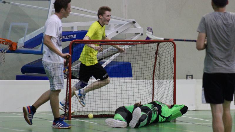 FOTO: <a href="/RigasSargi/">FBK RĪGAS SARGI</a> – Pagalmu puikas (30.06.2015) vasarasliga.lv/?page_id=746&a… #florbols #floorball #summerleague
