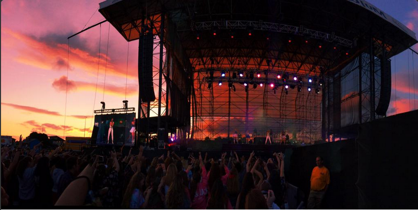 AllAboutLaurenJ's tweet image. RT for the girls of our lives.
#LoopOff5H