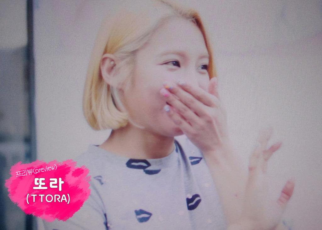 [PIC][01-07-2015] HyoYeon tham dự buổi ra mắt "HYO STYLE BOOK" vào hôm nay CI0Pod8UsAAhb5V