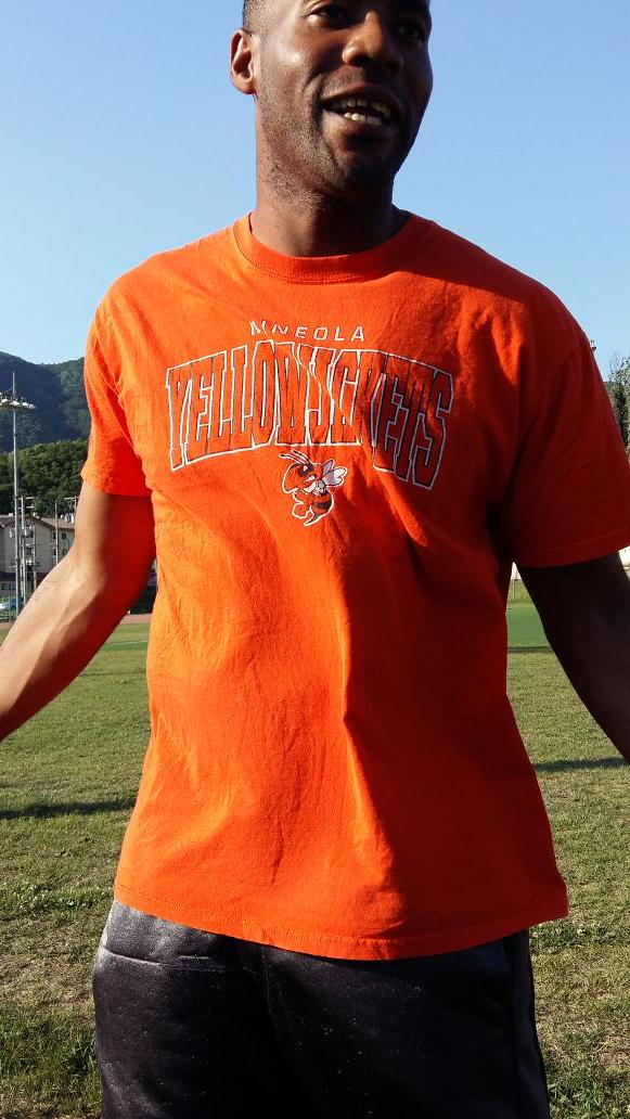 That_Guy_JL's tweet image. Mineola Yellowjackets?? 😂😂😂 #wrongcolor