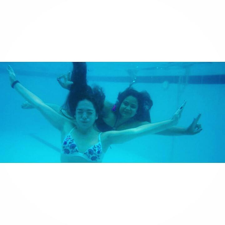 _98lucia's tweet photo. ¡¡Vamos a disfrutar los buenos momentos,que golpes ya recibimos muchos!! #BD 😘👌 @solana_tur http://t.co/TjhYCr1shM
