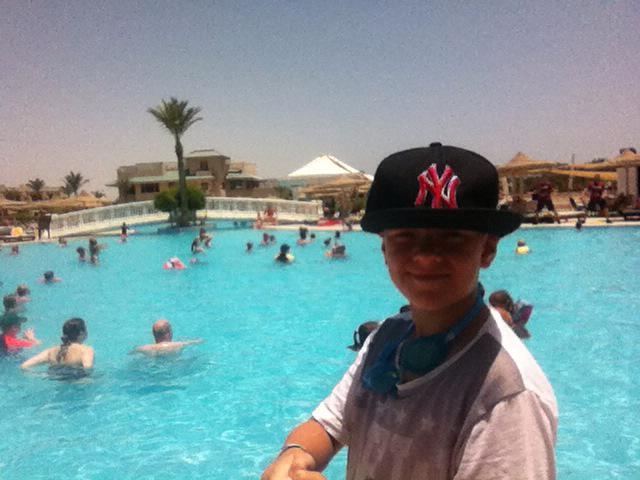 kickmeman2000's tweet photo. #hvredseaselfiechallenge Lewis Anderson http://t.co/KIWo1gt3r0