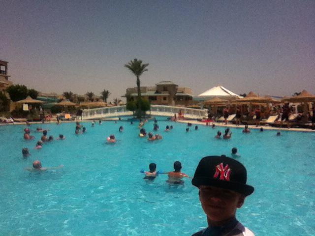 kickmeman2000's tweet photo. #hvredseaselfiechallenge Lewis Anderson http://t.co/KIWo1gt3r0