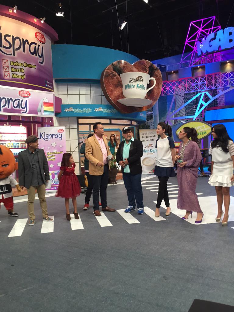 Impros_TransTV's tweet photo. Kirim foto selfie kamu dengan ekspresi lg kesel. Tuh om indro dan cak lontong udah peragain kan? #mamangmimin http://t.co/uDO7W1C8lg