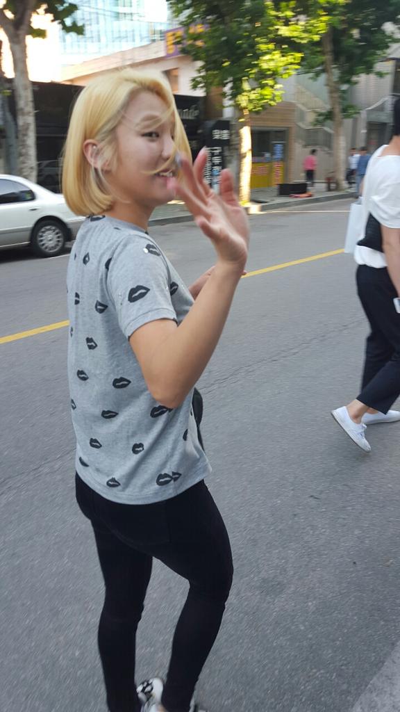 [PIC][01-07-2015] HyoYeon tham dự buổi ra mắt "HYO STYLE BOOK" vào hôm nay CI0Y5KcVEAAWtcN