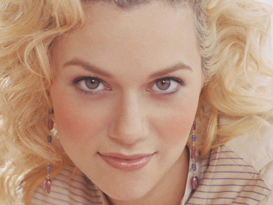 Happy Birthday Hilarie Burton! i love you beautiful,you\re an angel! 
so blessed for your exist 
