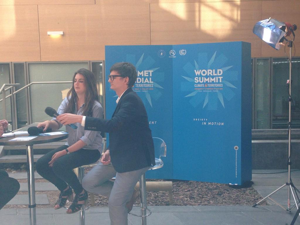 M_Orphelin's tweet photo. Premier plateau pour  @MarieGasnier2 et @leonardbaudry avec @Comite21 #WCST #COP21 http://t.co/zVd1o7FOfR