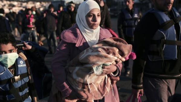 parisserrurier's tweet photo. Record 137,000 refugees, migrants crossed Mediterranean this year  : http://t.co/ulTk89i6pt http://t.co/aulnVc5fen
