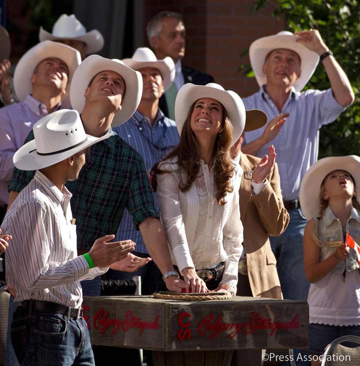 KensingtonRoyal's tweet photo. Happy #CanadaDay2015 from #KensingtonPalace! http://t.co/7q0bU3Xfh7