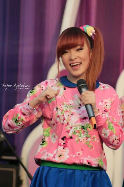 CSNU__INDO's tweet photo. @Angel_ChiBi at INBOX - @Comic_Angelous @OFCAngelouSquad @AngelousBppnOFC @KBM_Angelous @AngelChiBi_FP @ana_twibiezz http://t.co/QLN6DVazjX