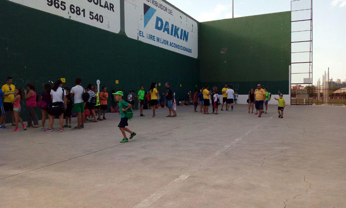 Viziusport's tweet photo. Ultimando reuniones y... ¡Todo preparado para vivir este verano el Campus Viziusport Elche! http://t.co/dvwuWSY5wu