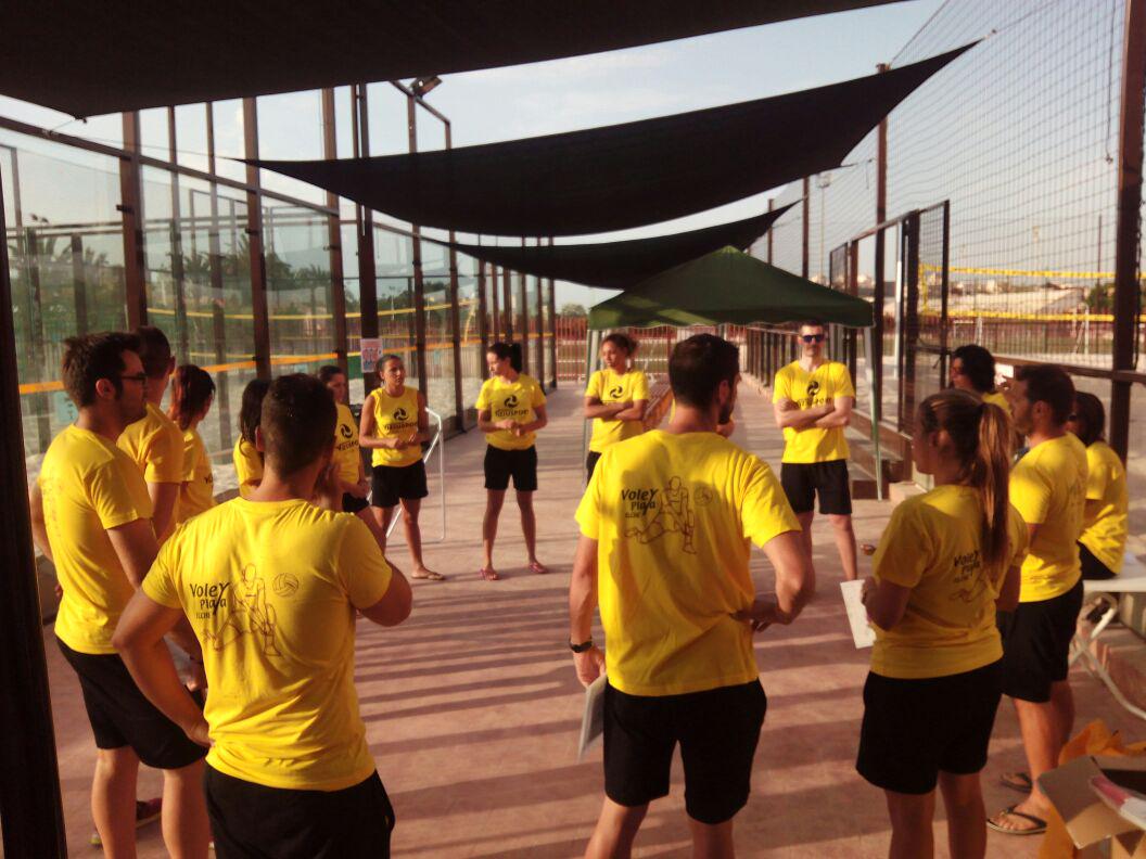 Viziusport's tweet photo. Ultimando reuniones y... ¡Todo preparado para vivir este verano el Campus Viziusport Elche! http://t.co/dvwuWSY5wu