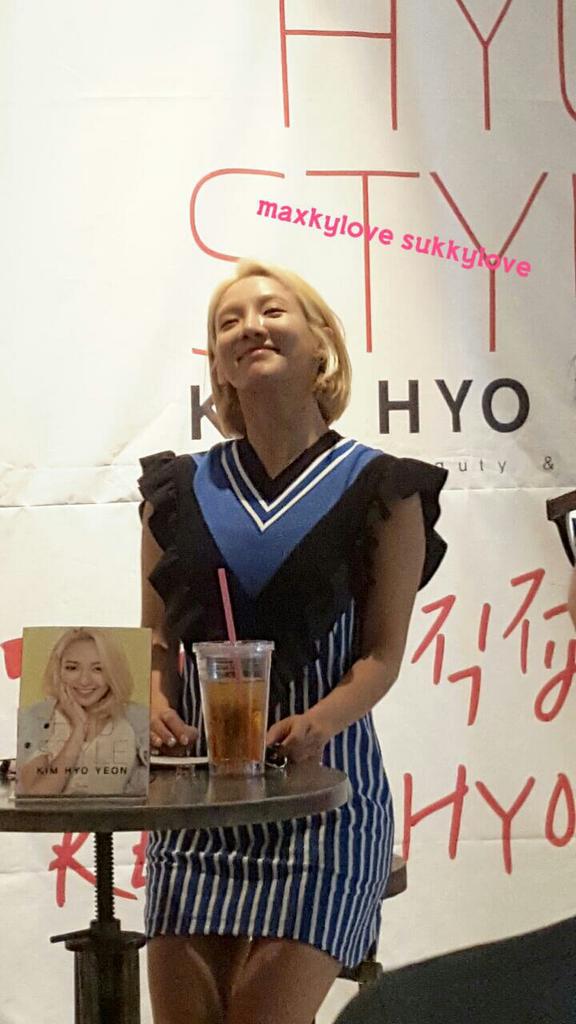 [PIC][01-07-2015] HyoYeon tham dự buổi ra mắt "HYO STYLE BOOK" vào hôm nay CI0gXHsUcAMunCR