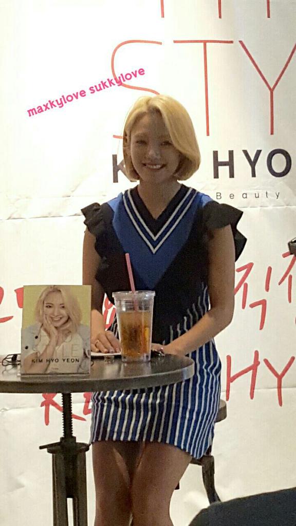 [PIC][01-07-2015] HyoYeon tham dự buổi ra mắt "HYO STYLE BOOK" vào hôm nay CI0gXiNVAAAZeZs