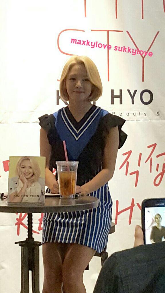 [PIC][01-07-2015] HyoYeon tham dự buổi ra mắt "HYO STYLE BOOK" vào hôm nay CI0gilKUwAA5MT8