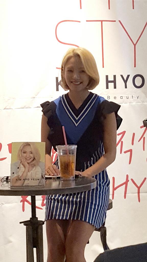 [PIC][01-07-2015] HyoYeon tham dự buổi ra mắt "HYO STYLE BOOK" vào hôm nay CI0gjEWUAAAHeF2
