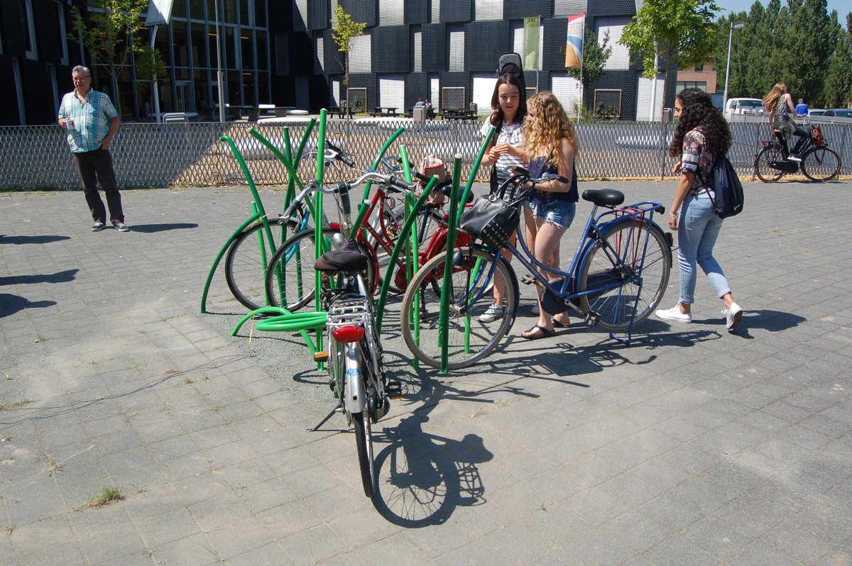 Lo_Minck_System's tweet photo. Met de #tourdefrance is het Kekgroen rek van Jolijn van den Berg te bewonderen welke wij hebben gerealiseerd. http://t.co/MbbcsnuFyL