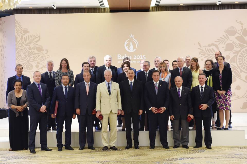 TURALTTTURAN's tweet photo. #Baku2015 ilə əlaqədar mükafatlandırılma mərasimi http://t.co/L1if5xh8rZ
#FEG15 #RealBaku2015 #UTGDIB
@bextimshah http://t.co/UJzCm2xhFq