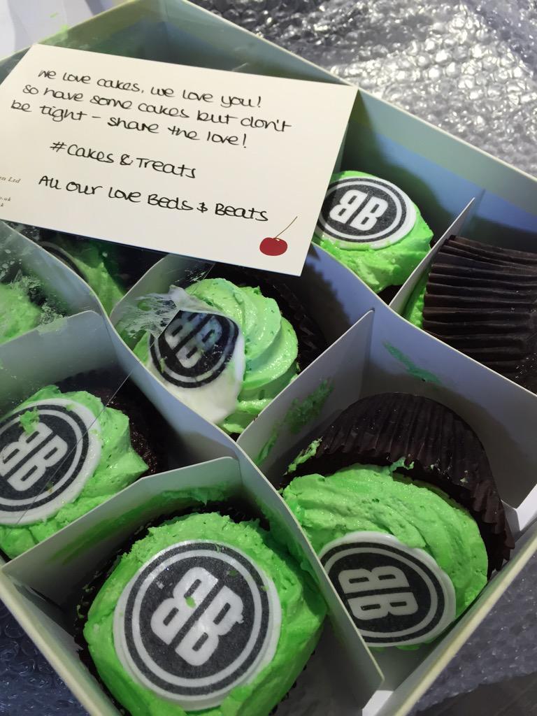 My fave things in life, cakes and beats! Thanks for breakfast!👌🏻👊🏻🎶🍰 #CakesAndTreats <a href="/bedsandbeats/">Beds & Beats</a> <a href="/Rachaelskitchen/">Rachael's Kitchen</a>