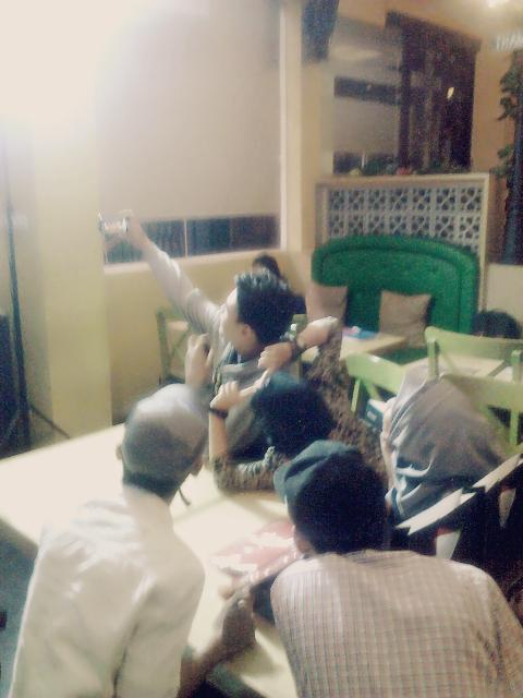 SpiritualPrener's tweet photo. Meriah Bukber sore ini di Cafe Pisa Mahakam bersama @smartfrenworld @kompascom #GoBukber #Go4GReady #GoRamadhan http://t.co/5CRwgVssyU