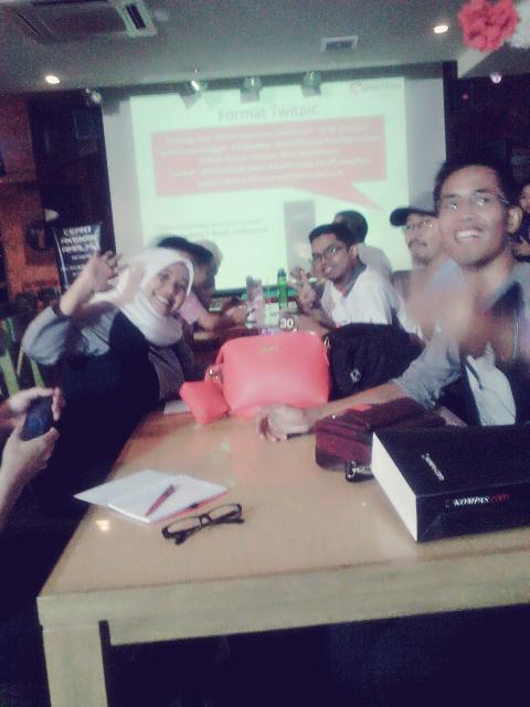 SpiritualPrener's tweet photo. Seru-seruan di Cafe Pisa Mahakam, berkompetisi Wefie.. @smartfrenworld @kompascom #GoBukber #Go4GReady #GoRamadhan http://t.co/1Pdv2H7NHm
