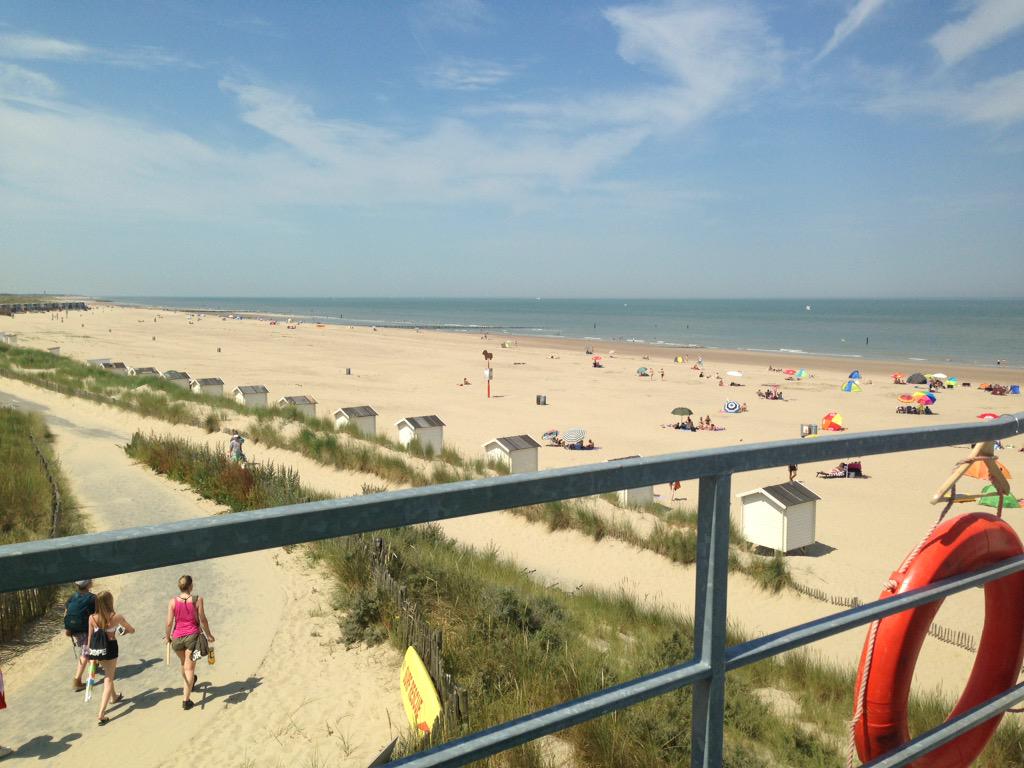 Strandpost40's tweet image. Files in Belgie naar de kust, wij hebben nog voldoende ruimte voor onze zuiderburen @stubru